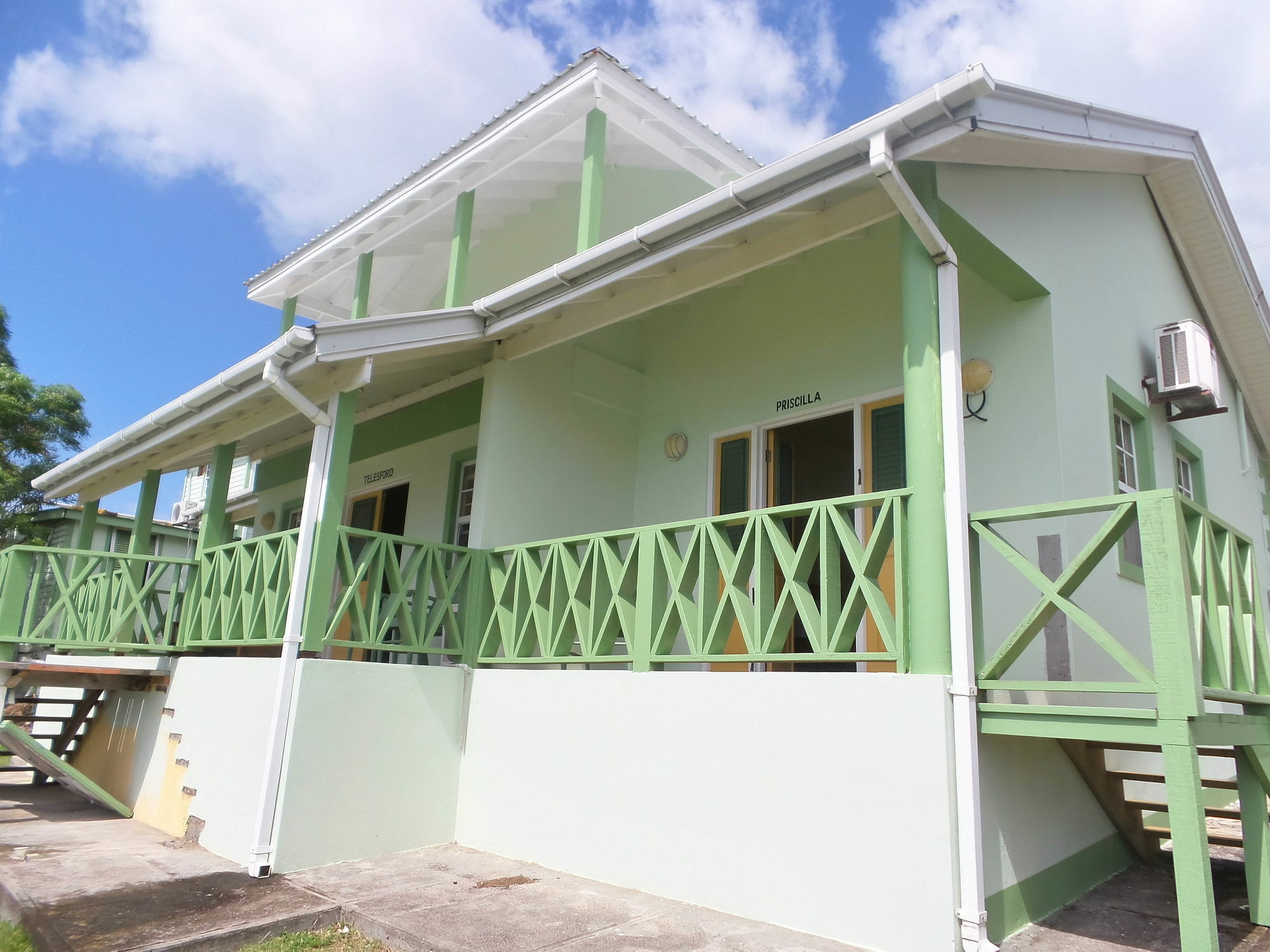Capt. Harris Suites St. George's Exterior photo